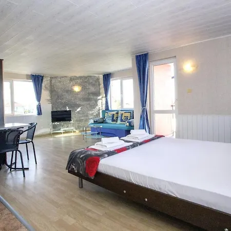 Sineva Πανσιόν Ράβντα